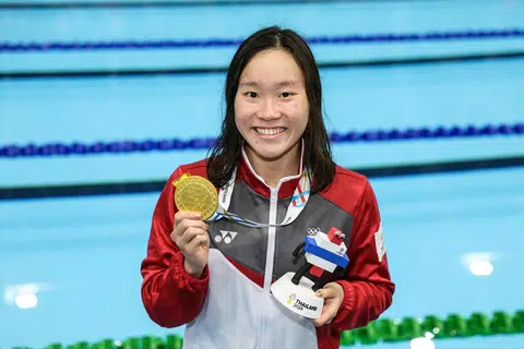 Atlet renang, Gan Ching Hwee, 22 tahun, memenangi acara 200m, 400m, 800m gaya bebas buat kali ketiga berturut-turut.
