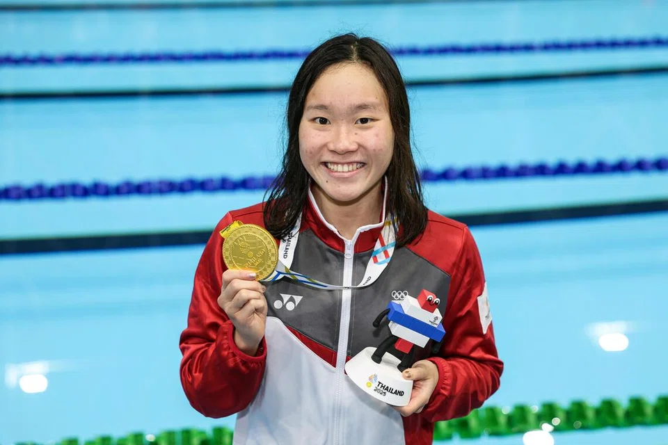 Atlet renang, Gan Ching Hwee, 22 tahun, memenangi acara 200m, 400m, 800m gaya bebas buat kali ketiga berturut-turut.