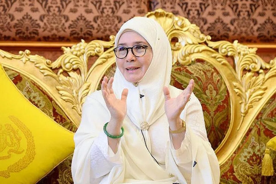 Raja Permaisuri Agong Malaysia, Tunku Azizah Aminah Maimunah Iskandariah - Foto THE STAR