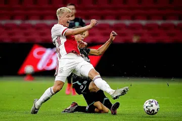ANTARA PEMAIN MUDA TERBAIK DUNIA: Donny Van de Beek (kiri) adalah antara pemain muda terbaik dunia dan merupakan anggota penting pasukan Ajax yang berjaya ke perlawanan separuh akhir Liga Juara-Juara Eropah musim lalu. - Foto AFP