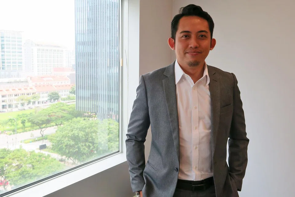 CAPAI IMPIAN JADI PEGUAM: Encik Ahmad Firdaus bertukar haluan daripada kerjaya dalam perkhidmatan awam kepada bidang guaman. - Foto NAZRY MOKHTAR