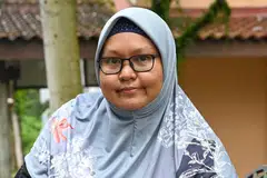 ATASI GANGGUAN BIPOLAR: Cik Fauziah Aman kini merupakan seorang penolong kerja sosial serta pakar sokongan rakan sebaya di pusat pemulihan SAMH Group Homes.