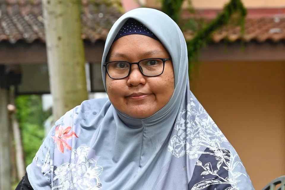 ATASI GANGGUAN BIPOLAR: Cik Fauziah Aman kini merupakan seorang penolong kerja sosial serta pakar sokongan rakan sebaya di pusat pemulihan SAMH Group Homes.