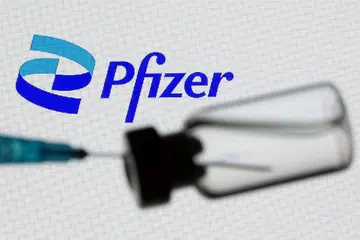 AMBIL LANGKAH CEPAT: CEO Albert Bourla berkata Pfizer mengambil langkah menghasilkan vasin sekiranya vaksin sedia ada tidak mampu melawan jangkitan varian Omicron. - Foto REUTERS