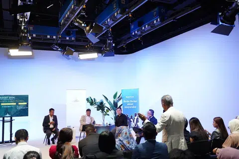 Sesi perbincangan pasca-Belanjawan 2024 anjuran bersama BH dan DPPMS pada 21 Februari di bangunan SPH Media di Toa Payoh North. Anggota panel terdiri daripada (dua dari kiri) Presiden DPPMS, Encik Abu Bakar Mohd Nor; Menteri Negara Kanan (Tenaga Manusia merangkap Pertahanan), Encik Zaqy Mohamad; dan Editor Berita Harian/Berita Minggu, Encik Nazry Mokhtar; serta bendahari kehormat DPPMS, Encik Shamir Wahid, selaku moderator.