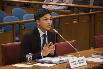 BERI SARANAN: Dr Elmie Nekmat tampil di hadapan Jawatankuasa Pilihan dan memberikan beberapa saranan demi menangani isu kepalsuan online yang disengajakan. - Foto MCI