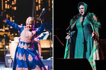 TARIKAN SEMBERANI: Ratu Dangdut, Zaleha Hamid (kiri) membuai penonton di Teater Luar Esplanade dengan irama dangdut malar segar serta jenaka selambanya manakala Diva Pop, Hetty Koes Endang (kanan) pula dengan penuh penghayatan menyanyikan lagu cintanya yang mengembalikan nostalgia. - Foto-foto BH oleh KHIDHIR ASYRAF MAHBOB/ESPLANADE - THEATRES ON THE BAY