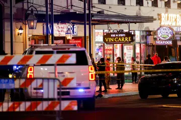 Kenderaan penguat kuasa undang-undang kelihatan berhampiran tempat tragedi melibatkan kenderaan yang dipandu merempuh ke arah orang ramai semasa sambutan tahun baru, di New Orleans, Louisiana, Amerika Syarikat, pada 1 Januari 2025.