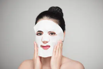 Masker tisu memberikan kesan segera dengan rumusan pekat yang mampu menyerap bahan aktif ke dalam kulit. 