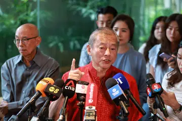 TIDAK SETUJU: Encik George Goh bercakap kepada media di rumahnya di Holland Park. Beliau berkata beliau tidak setuju dengan keputusan Jawatankuasa Pilihan Raya Presiden (PEC) yang tidak memberikannya Sijil Kelayakan untuk bertanding di Pilihan Raya Presiden. 
