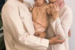 BERUSAHA DEMI ANAK: Dengan sumber pendapatan alternatif, Cik Shafiqah berharap ia dapat membantu keluarganya menyara anak serta menampung untuk hari-hari sukar di tengah-tengah kemelesetan ekonomi ini. - Foto ihsan NUR SHAFIQAH NASARUDIN 