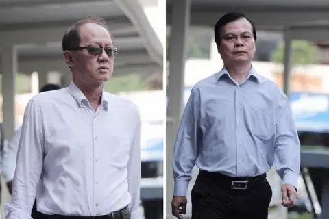 KES RASUAH: Chia (kiri) dan Wong masing-masing mengaku bersalah terhadap tiga tuduhan rasuah, melibatkan jumlah lebih $75,300.