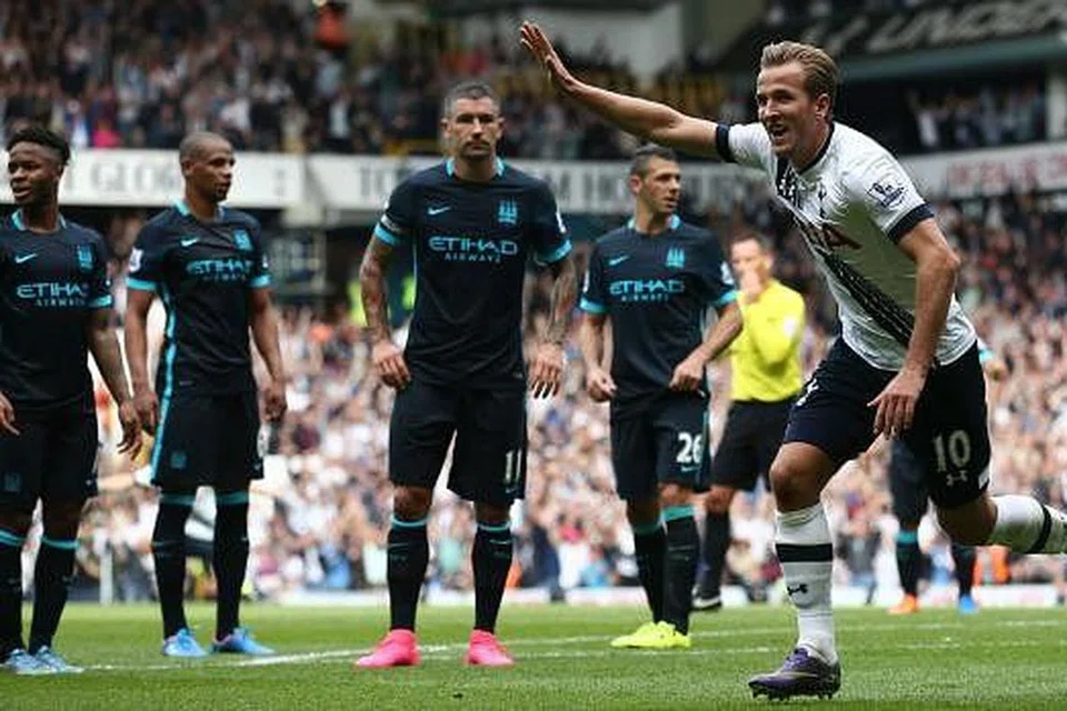 RAIKAN GOL: Penyerang muda Tottenham, Harry Kane, meraikan gol pentamanay musim ini semasa pasukannya menewaskan City 4-1 sebentar tadi (26 September).
