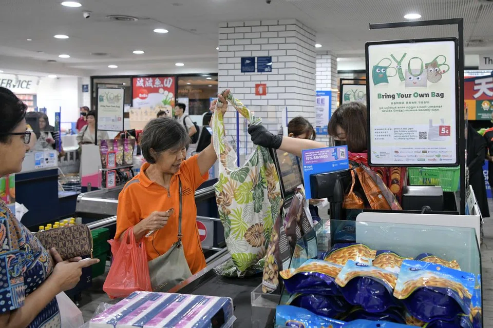 BANTUAN UNTUK AHLI: Dana NTUC-U Care menyokong pelbagai program termasuk baucar dan skim bantuan bagi mengurangkan kos sara hidup ahli kesatuan NTUC dan keluarga mereka.