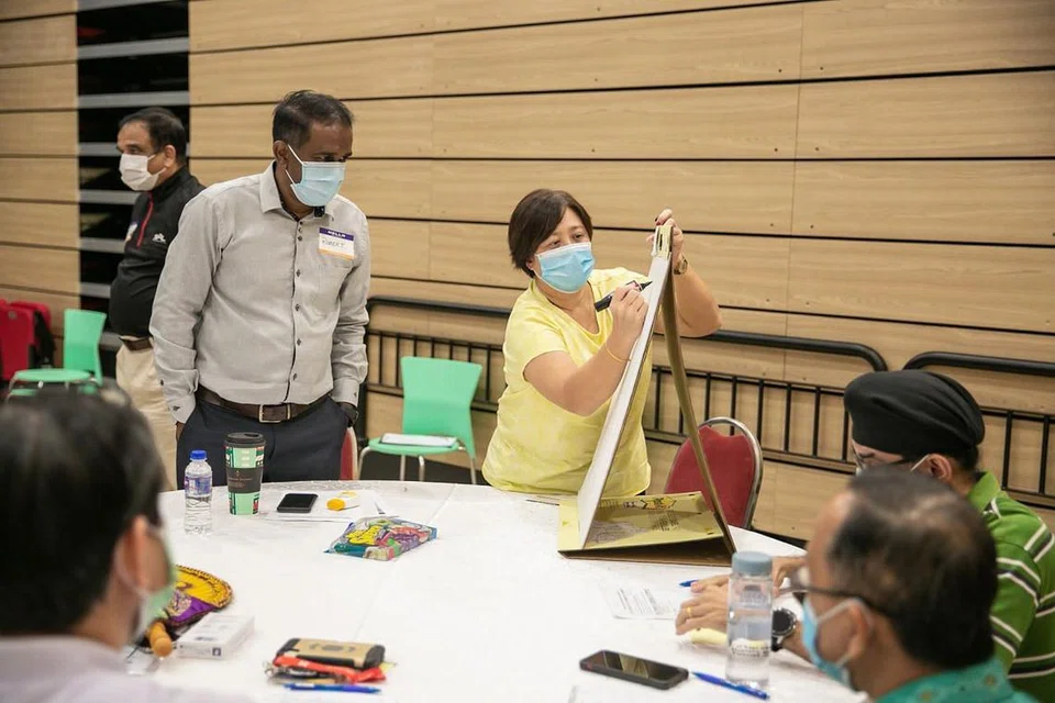 PASTIKAN SINGAPURA DILINDUNGI DARI PENGGANASAN - BERBEZA PERANAN SAMA MATLAMAT: Pasukan keselamatan meronda memastikan keamanan sementara bahagian lain memainkan peranan. - Foto JABATAN KESELAMATAN DALAM NEGERI (ISD)
