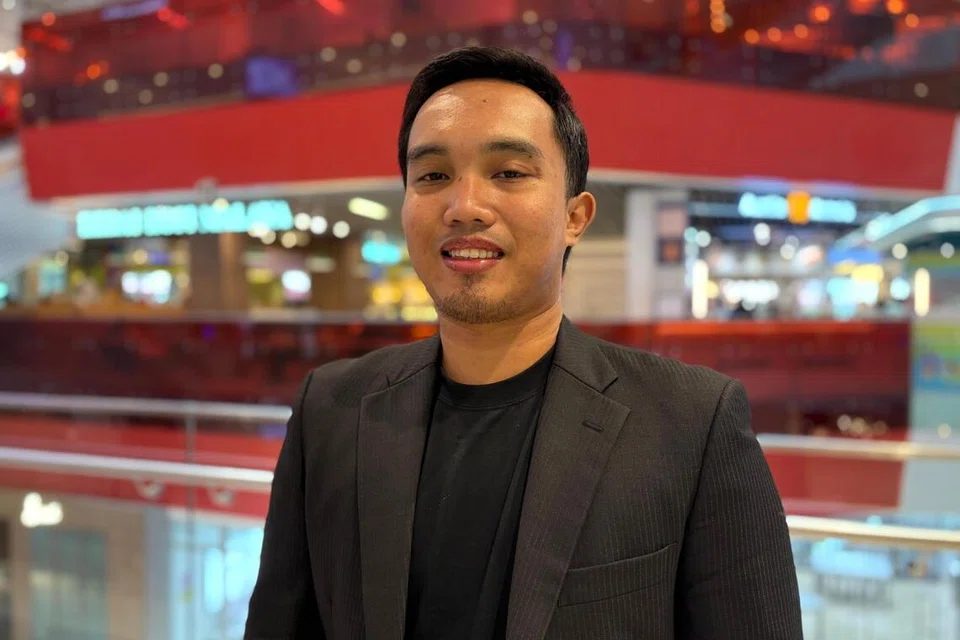 Jurujual, Encik Muhammad Nur Akif Mohd Arif, 30 tahun.