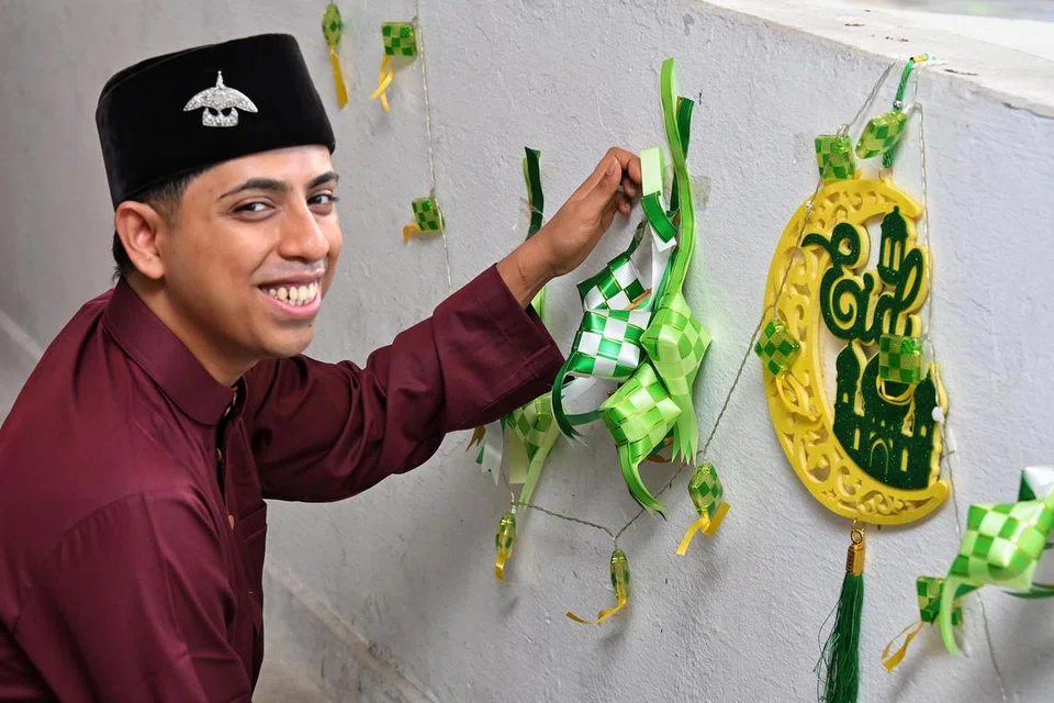 Hari Raya tahun ini amat istimewa buat Encik Ricqo Rafiezuwan selepas mendapat status penduduk tetap Singapura, setelah 26 tahun hidup tanpa taraf warga negara.