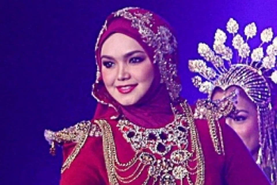 DATUK SITI NURHALIZA: Penyanyi tersohor Malaysia saingan terdekat Neelofa dengan empat pencalonan dalam Anugerah MeleTOP Era 2017. - Foto THE STAR