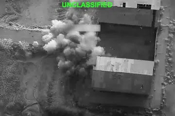 Imej yang dirakam daripada rakaman video yang dikeluarkan oleh Markas  Pusat Amerika (Centcom) pada 13 Julai dan diterbitkan semula pada 15 Julai menunjukkan apa yang didakwa tentera Amerika sebagai serangan ke atas Iran. Amerika Syarikat melancarkan satu lagi siri serangan terhadap Iran serta menguatkuasakan semula sekatan laut ke atas pelabuhan negara itu, manakala Tehran menyasarkan sekutu Washington di Teluk dan berikrar Selat Hormuz akan terus ditutup “sehingga Amerika Syarikat menghentikan pencerobohannya”.