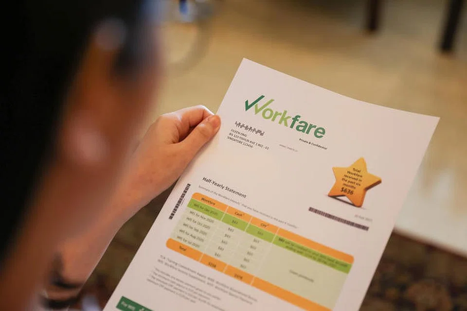 MANFAAT WORKFARE: Skim Workfare bertujuan menambah gaji golongan pekerja berpendapatan rendah dan membantu mereka berjimat bagi persaraan. - Foto MCI