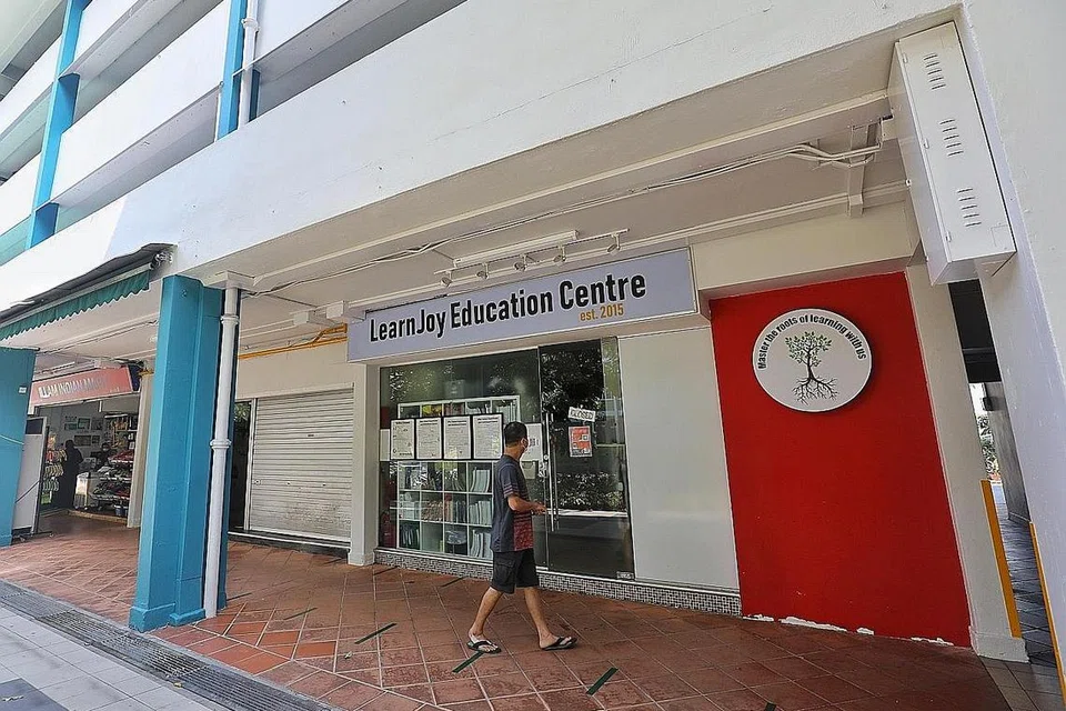 KELOMPOK BARU: Pusat pendidikan LearnJoy di Bedok North Street 3 telah ditambahkan kepada senarai kelompok di Singapura. Kini, jumlah kes dari kelompok itu adalah 10 kes. - Foto ZAOBAO