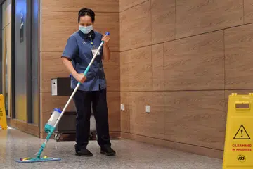 BUKAN KERJA 'KOTOR': Ditugaskan di hospital untuk memastikan persekitaran klinik serta bilik rawatan rapi dan bersih sebelum digunakan oleh para pesakit, Cik Sarepah Ahmed Puteh berkata beliau memainkan peranan untuk mengurangkan risiko penularan jangkitan sebarang virus. - Foto BH oleh ALPHONSUS CHERN