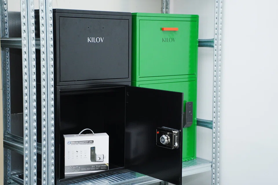 Peti ‘drop box’ ciptaan Encik Ahmad Amirudin Abdullah direka khas dengan kunci digital, komponen modular dan pelbagai pilihan warna, bagi memastikan bungkusan pembelian dalam talian disimpan dengan selamat.