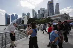 JUMLAH PELAWAT RENDAH SEDIKIT: Jumlah pelawat ke Singapura merosot kepada 1,125,948 pada Oktober. 
