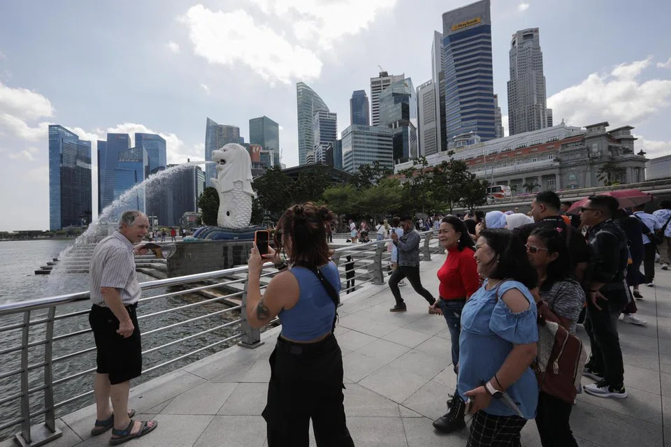 JUMLAH PELAWAT RENDAH SEDIKIT: Jumlah pelawat ke Singapura merosot kepada 1,125,948 pada Oktober. 