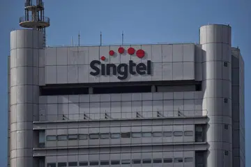 INISIATIF HIJAU: Anak syarikat pusat data Singtel memperoleh pinjaman hijau sebanyak $535 juta. Singtel akan terus meneroka cara menerapkan teknologi seperti AI untuk meningkatkan lagi kecekapan di semua pusat datanya.