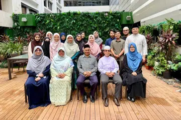 Ahli Lembaga Pengarah Institut Pengajian Islam Pergas (IPIP) bersama barisan pengurusan dan pegawai IPIP, dirakam selepas sesi rahat pertama yang menandai fasa baru pengurusan institusi ini. (Depan dari kiri) Ustazah Nazrana Haniff, Ustazah Kalthom Muhammad Isa, Dr Abbas Mohamed Shariff, Ustaz Mokson Mahori dan Ustazah Dr Siti Nur ‘Alaniah Abdul Wahid.