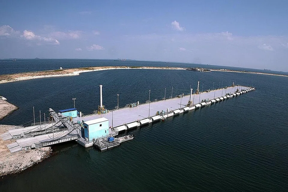 PROJEK INOVATIF: Satu armada kapal penunda dan tongkang turut dibina. - Foto NEA