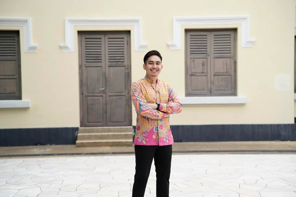 Penulis, Zinnurain Nasir, kurator di HeritageSG.