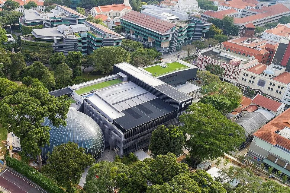 DINAMAKAN SEMULA: Sekolah Undang-undang SMU akan dinamakan semula menjadi Sekolah Undang-undang Yong Pung How mulai 11 April tahun ini sebagai penghormatan atas sumbangan Dr Yong kepada sekolah itu. - Foto SMU 