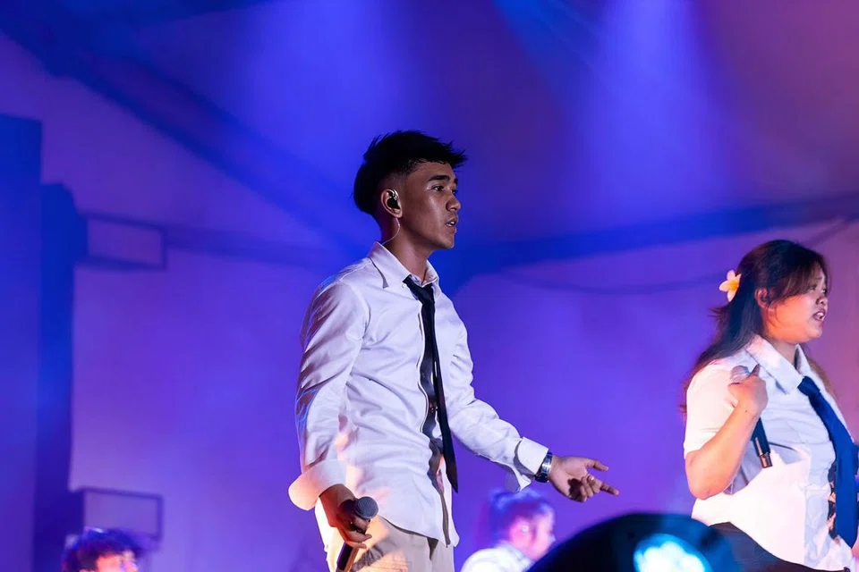 Selaku pembantu pengarah muzik bagi kumpulan pemuzik belia yang mendalami muzik akustik, Replug, Muhammad Mirza Ruslee bertanggungjawab memberi nasihat dan bimbingan bagi susunan dan gubahan lagu yang dibawakan oleh anggota Replug.