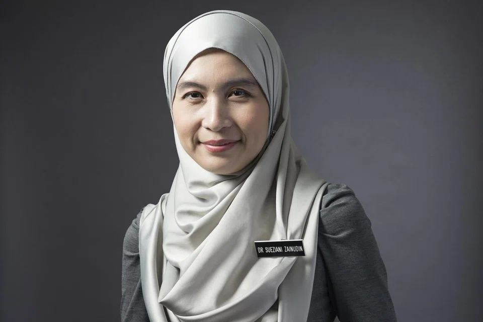  Penulis, Pakar Perunding Kanan Endokrinologi, Dr Sueziani Zainudin.