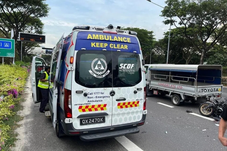 KEMALANGAN BERLAKU: Gambar tempat kejadian di East Coast Parkway pada Rabu.