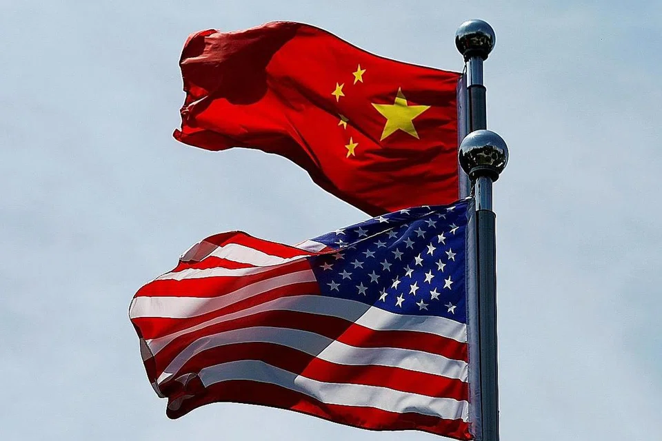 HUBUNGAN TEGANG: Hubungan China dan Amerika agak tegang dengan dua negara besar itu saling mengkritik berkaitan beberapa isu termasuk undang-undang keselamatan negara baru yang dikenakan ke atas Hong Kong dan tuntutan kawasan perairan Laut China Selatan yang dipertikaikan. - Foto REUTERS