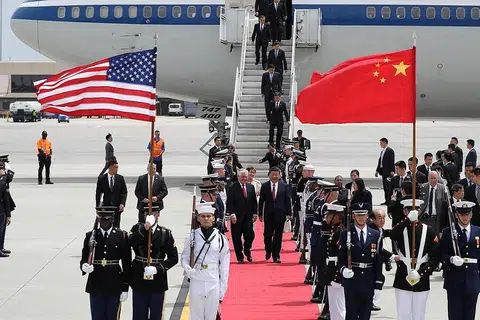 HUBUNGAN AMERIKA-CHINA: Sehingga akhir pentadbiran Obama awal tahun ini, hubungan Amerika-China menjadi tegang, namun ia berubah setelah Encik Donald Trump menjadi Presiden Amerika, terutamanya menyusuli satu sidang bersama Presiden China, Encik Xi Jinping, baru-baru ini. - Foto AFP