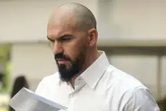 JALANI HUKUMAN: Joshua Robinson telah dihukum penjara empat tahun kerana melakukan beberapa kesalahan seksual termasuk melakukan hubungan seks yang dipersetujui dengan dua budak perempuan bawah umur dan menunjukkan gambar lucah kepada seorang budak perempuan berusia enam tahun. - Foto THE STRAITS TIMES