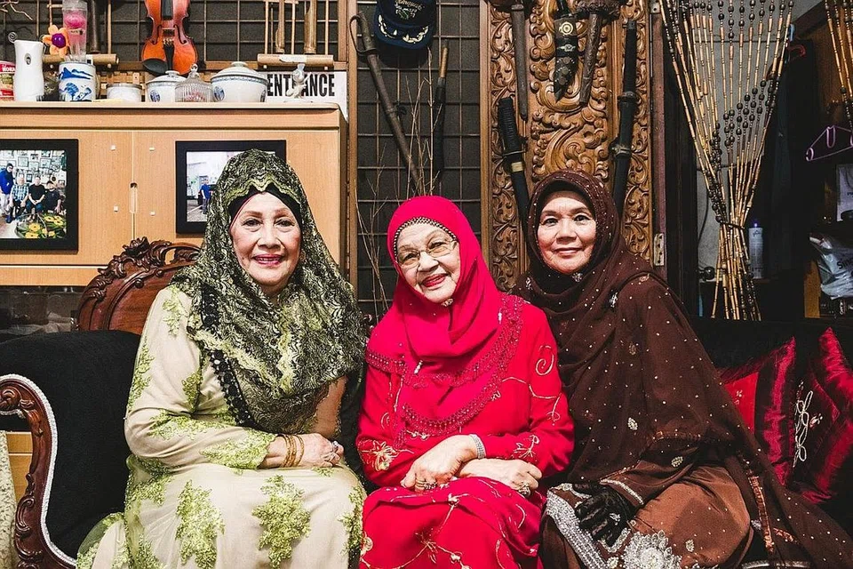 WATAK-WATAK IKONIK DALAM FILEM P. RAMLEE: (Dari kiri) K. Fatimah, Zaiton Abdullah dan Sri Rahayu Sudarmaji bakal hadir di tayangan perdana filem 'Ibu Mertuaku' di pawagam baru Shaw Organisation di PLQ Mall, esok. Ia adalah sebahagian acara Kenangan Bersama Filem-Filem Klasik P. Ramlee. - Foto BH oleh KHIDHIR ASYRAF MAHBOB