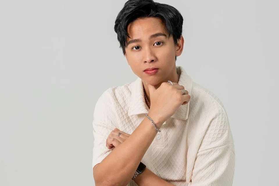 Demi mempertingkatkan daya kreativiti dan kerelevanan dalam industri hiburan, artis dan pencipta kandungan popular Singapura, Ridhwan Azman, menyahut cabaran bernyanyi dalam bahasa ibunda pada ‘Malam Cabaran Presiden 2024’ pada 6 Oktober yang akan disiarkan di saluran Mediacorp.