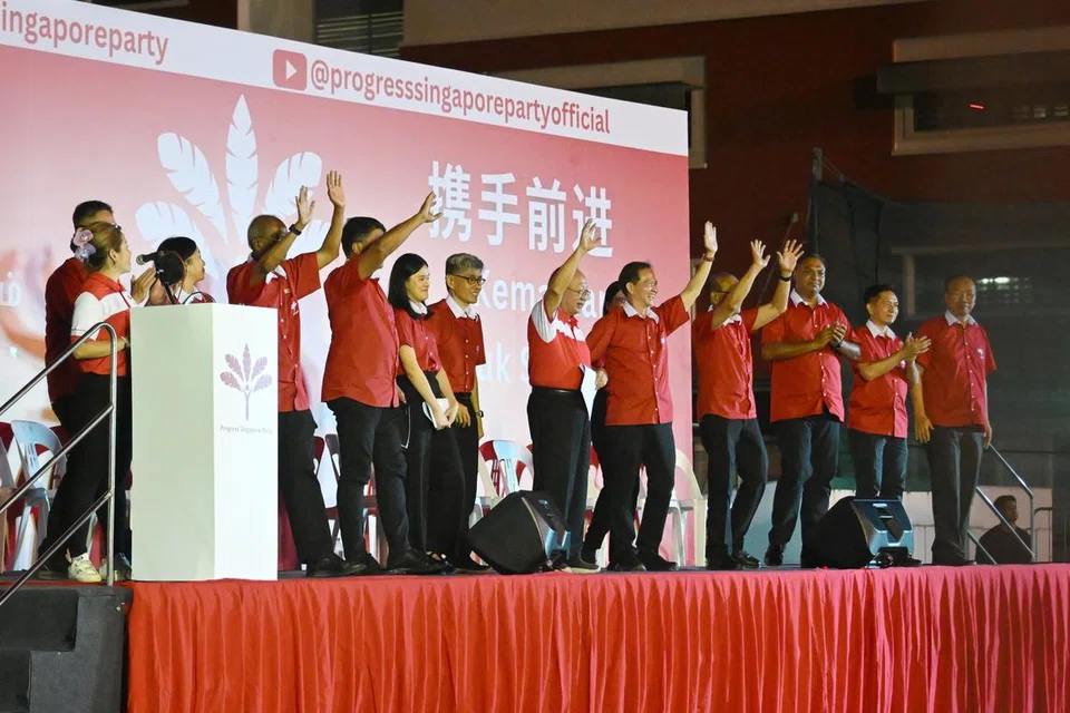 Pasukan Parti Kemajuan Singapura (PSP) di rapat yang diadakan di Sekolah Tinggi Katolik.