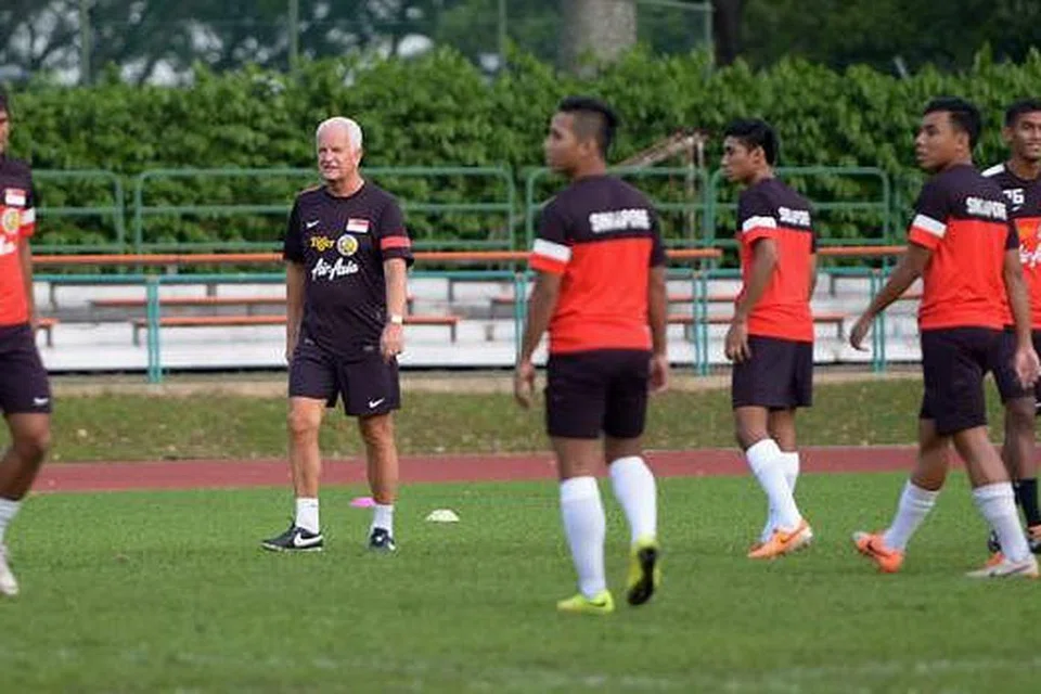 HARAPAN KECUNDANG?: Peluang Singapura beraksi di Sukan Asia September ini masih menjadi tanda tanya selepas ditewaskan 6-0 oleh pasukan Perancis Bawah 21 Tahun di Reunion Islands semalam. - Foto fail