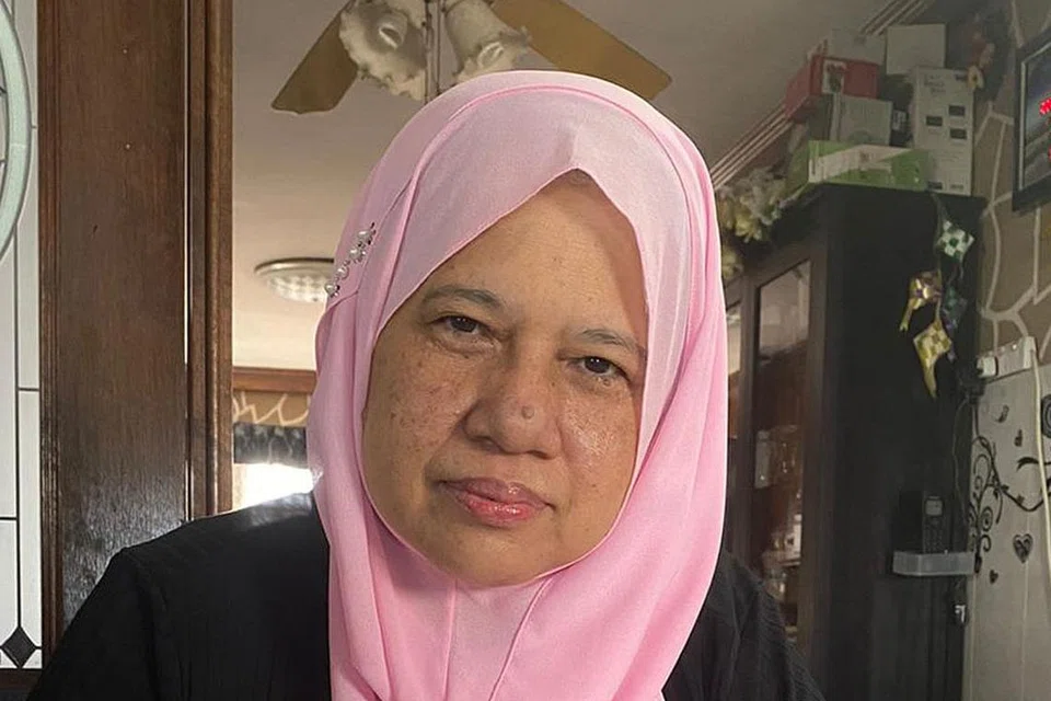 Cik Noor Hayati S.Md.Said, 61 tahun