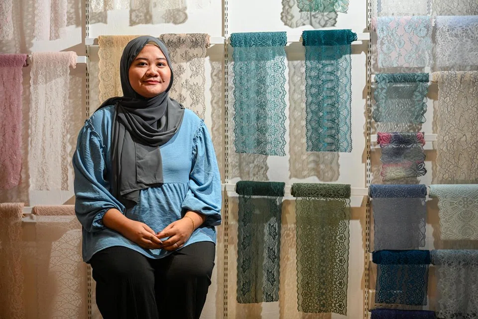 Cik Nur Fathin Atikah Abdul Rahman bangga kerana syarikatnya mampu mereka bentuk sulaman yang cantik, dengan memastikan ia dihasilkan dengan bahan lembut dan selesa untuk dijadikan pakaian dalam.