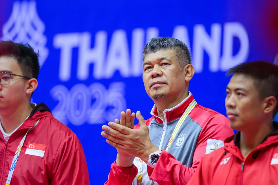 Jurulatih sepak takraw nasional, Nur Hisham Adam (tengah), melihat kecergasan dan mentaliti pemainnya masih boleh diasah menjelang Sukan Asia 2026.