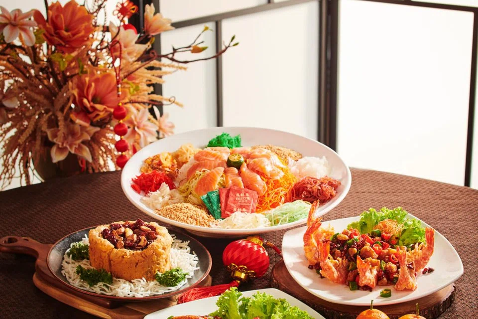 MENU TAHUN BARU CINA: Mutiara Seafood menerima respons yang menggalakkan bagi menu perayaan Tahun Baru Cina mereka. 