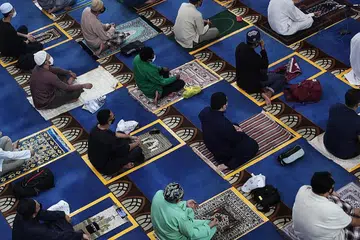 PENGAJARAN: Seorang Muslim seharusnya berjiwa masyarakat dan menilai setiap perkara bukan dari sudut manfaat peribadi, tetapi juga dari maslahat masyarakat. - Foto fail