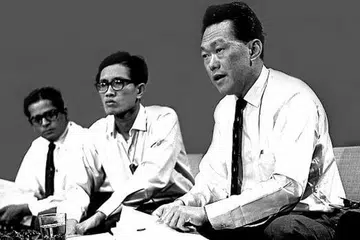 Encik Lee di sidang akhbar mengumumkan perpisahan Singapura dari Malaysia pada 9 Ogos 1965.